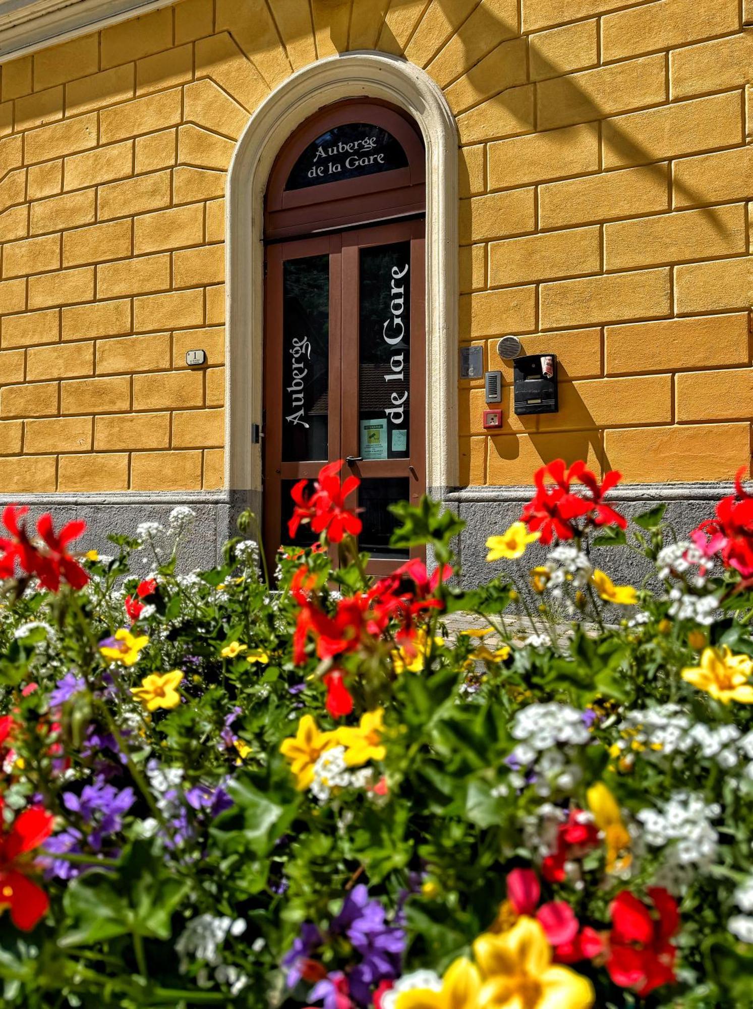 Auberge De La Gare - Dortoir & Ostello Hone ภายนอก รูปภาพ