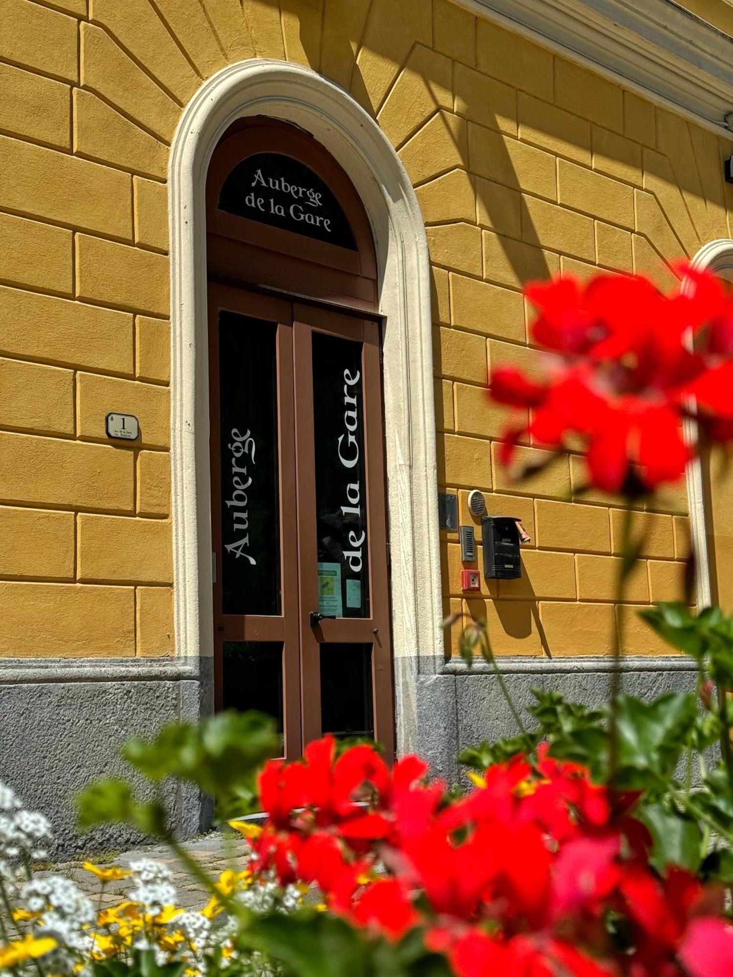 Auberge De La Gare - Dortoir & Ostello Hone ภายนอก รูปภาพ