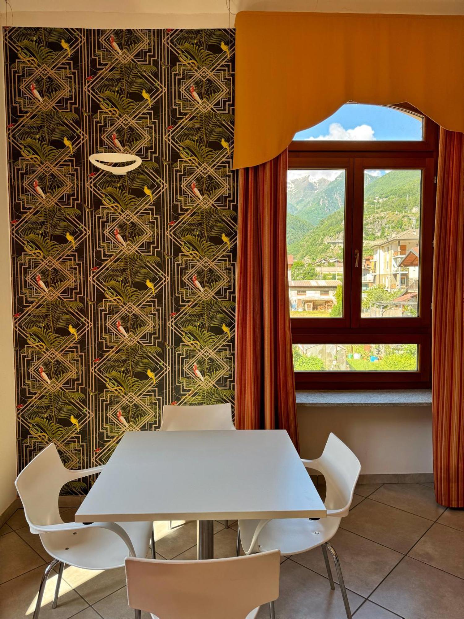 Auberge De La Gare - Dortoir & Ostello Hone ภายนอก รูปภาพ