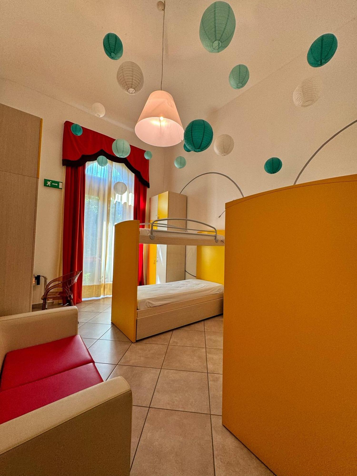 Auberge De La Gare - Dortoir & Ostello Hone ภายนอก รูปภาพ