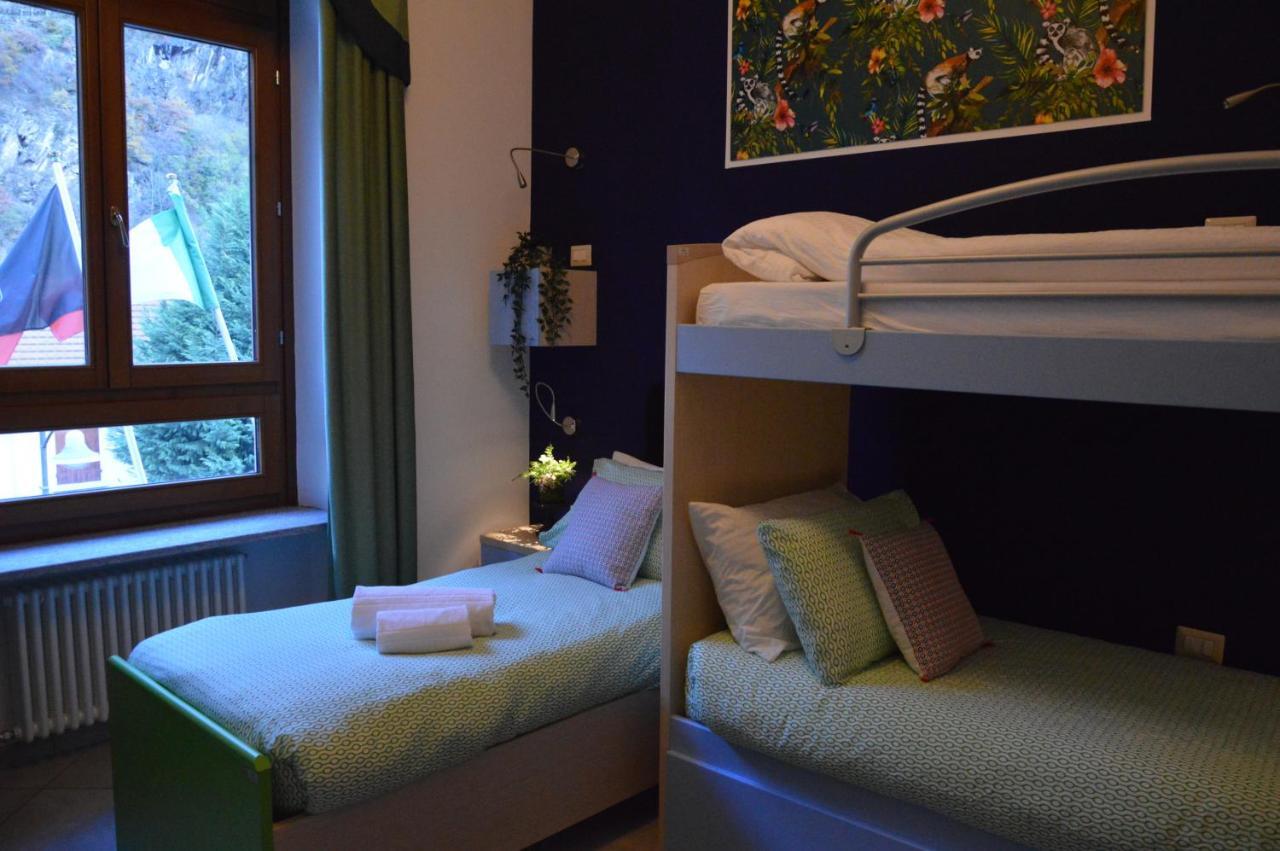 Auberge De La Gare - Dortoir & Ostello Hone ภายนอก รูปภาพ